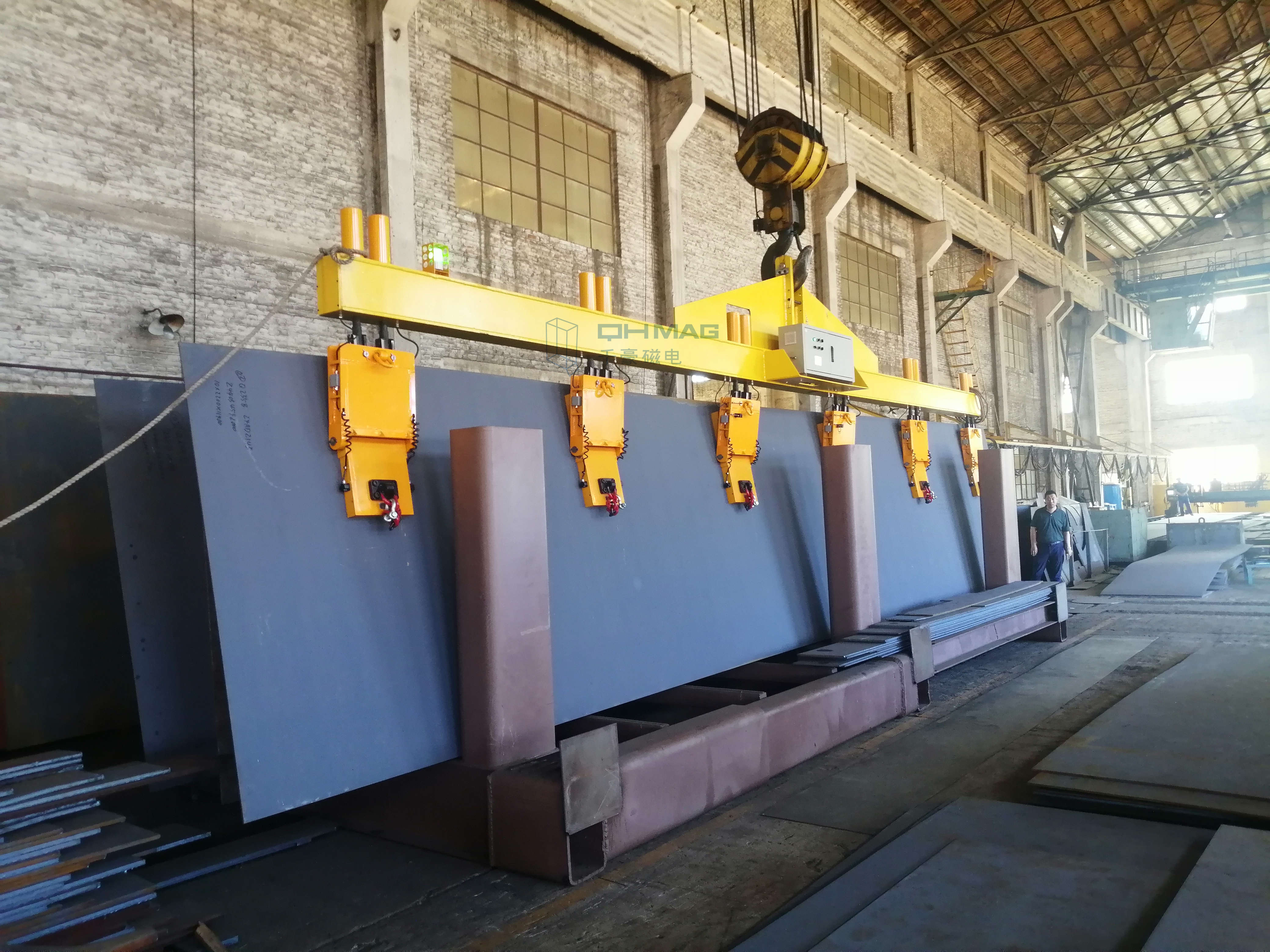 豎著吊鋼板，側(cè)吊鋼板，千豪電永磁吊具