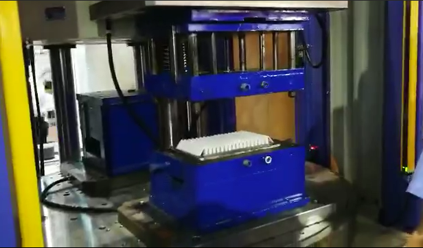 立式注塑機快速換模系統|千豪磁電